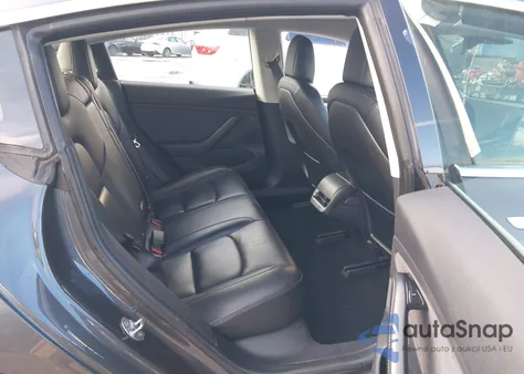 2018 Tesla Model 3 Long Range/Mid Range z USA, uszkodzony, nr VIN 5YJ3E1EA2JF023742